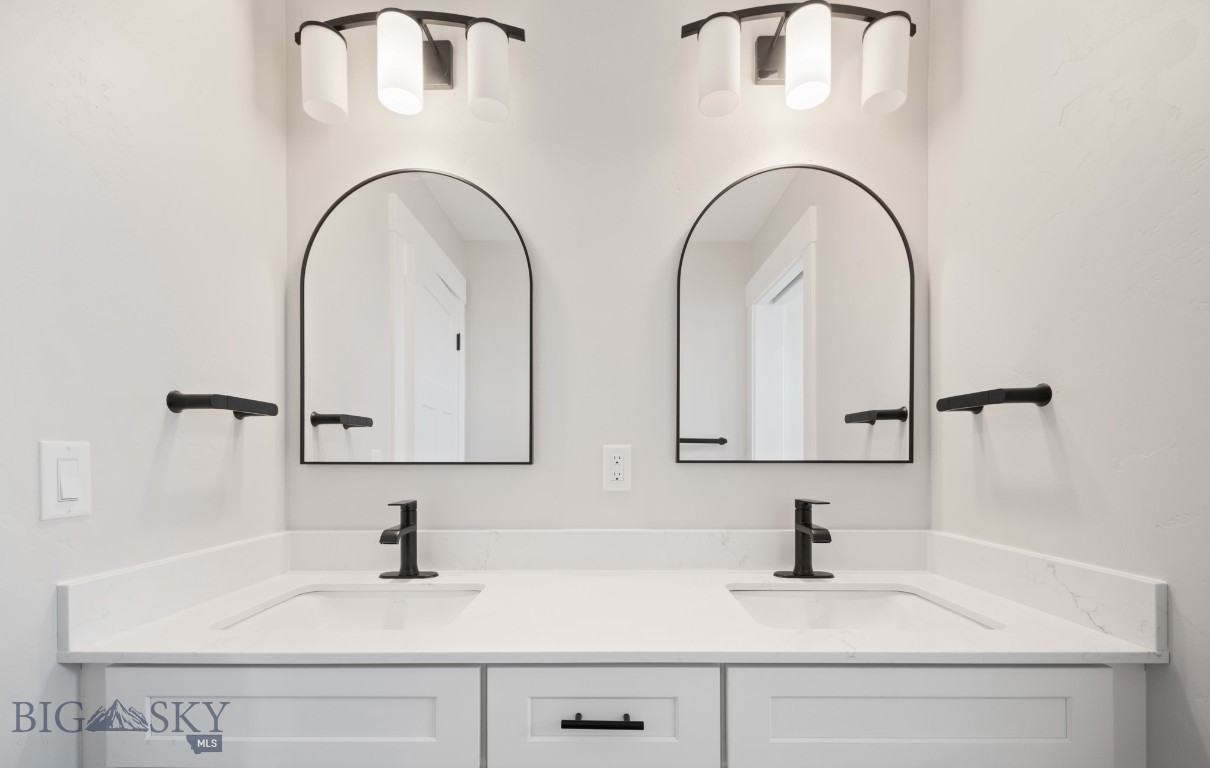 303 S Crispin Street