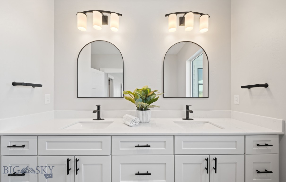 303 S Crispin Street