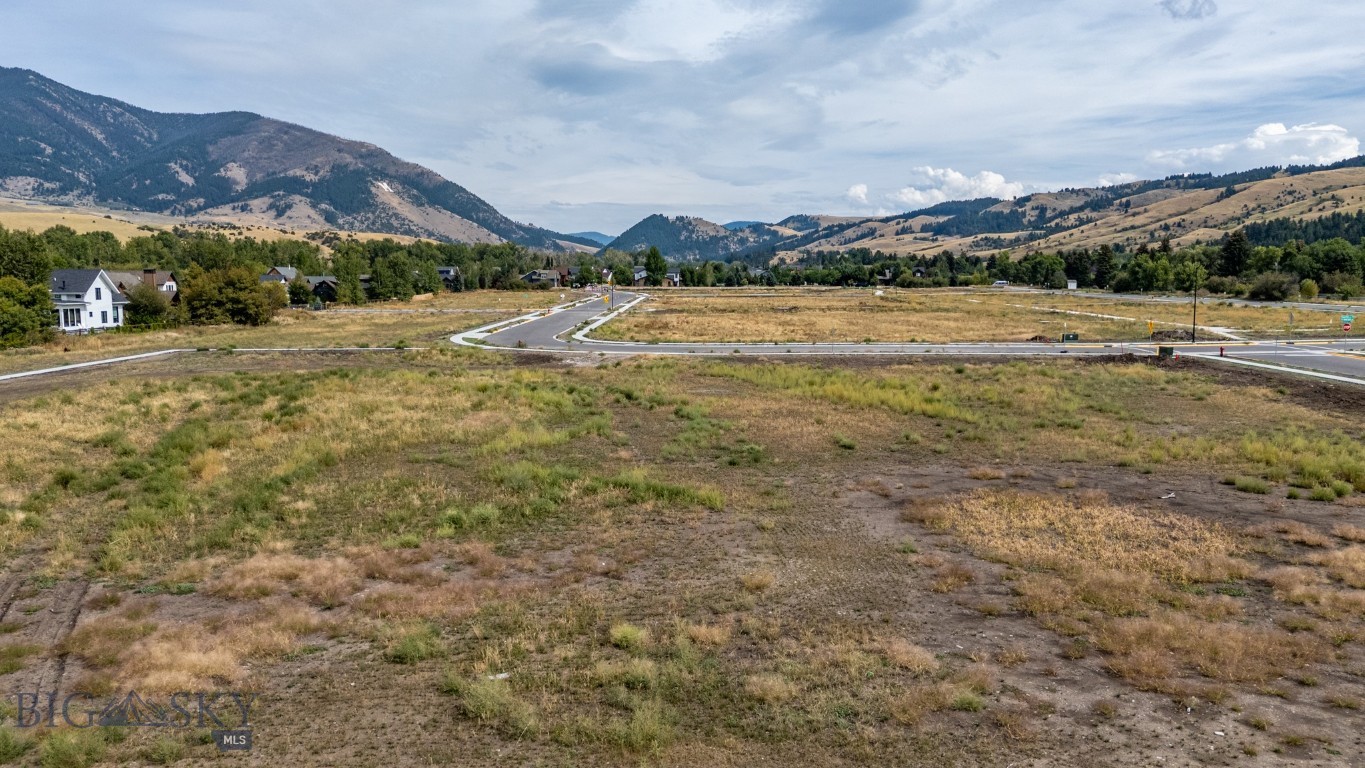 TBD Canyon Gate/Lucy Lane Boulevard