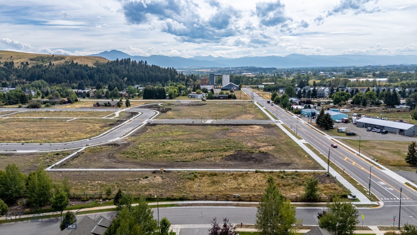 TBD Canyon Gate/Lucy Lane Boulevard