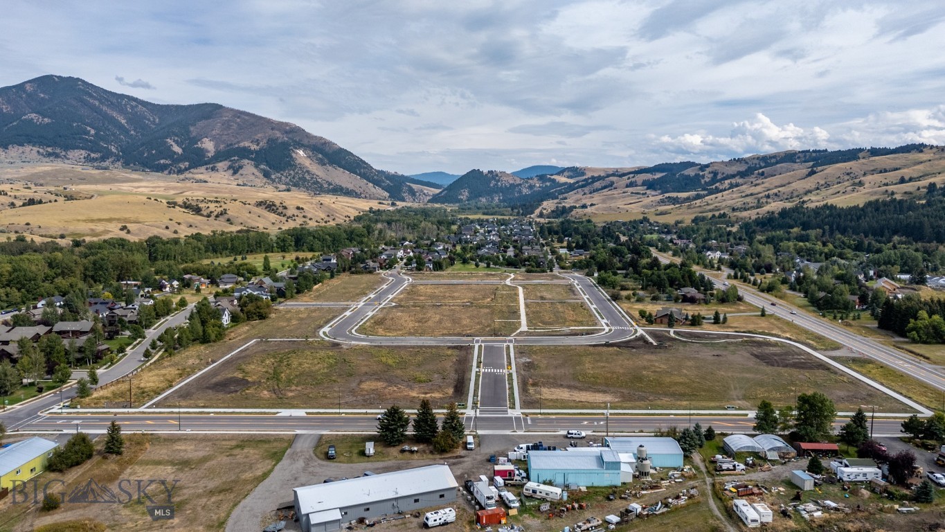 TBD Canyon Gate/Lucy Lane Boulevard