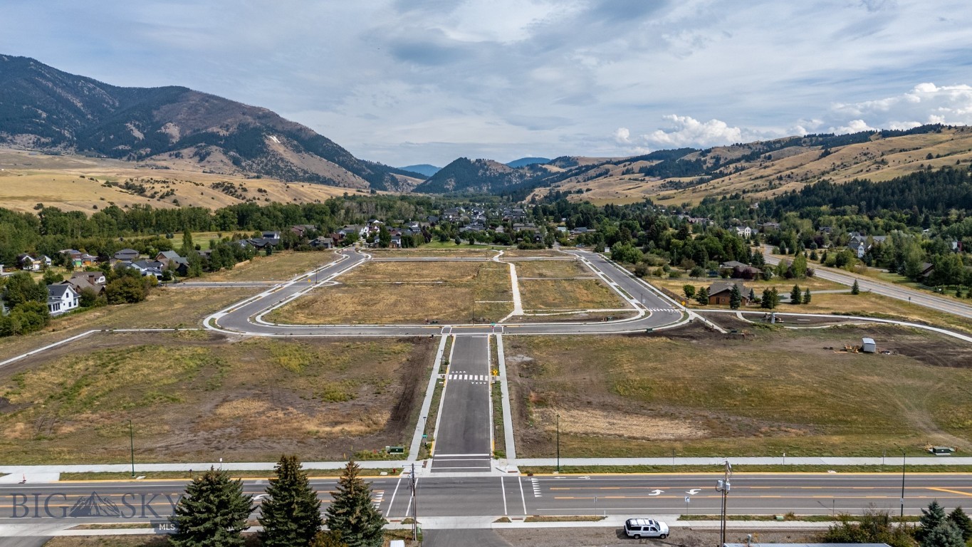 TBD Canyon Gate/Lucy Lane Boulevard