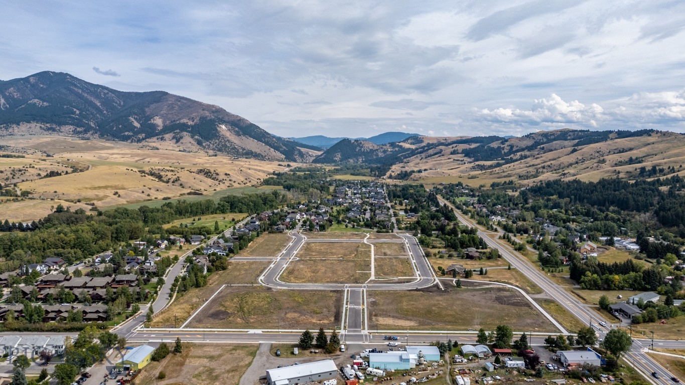 TBD Canyon Gate/Lucy Lane Boulevard