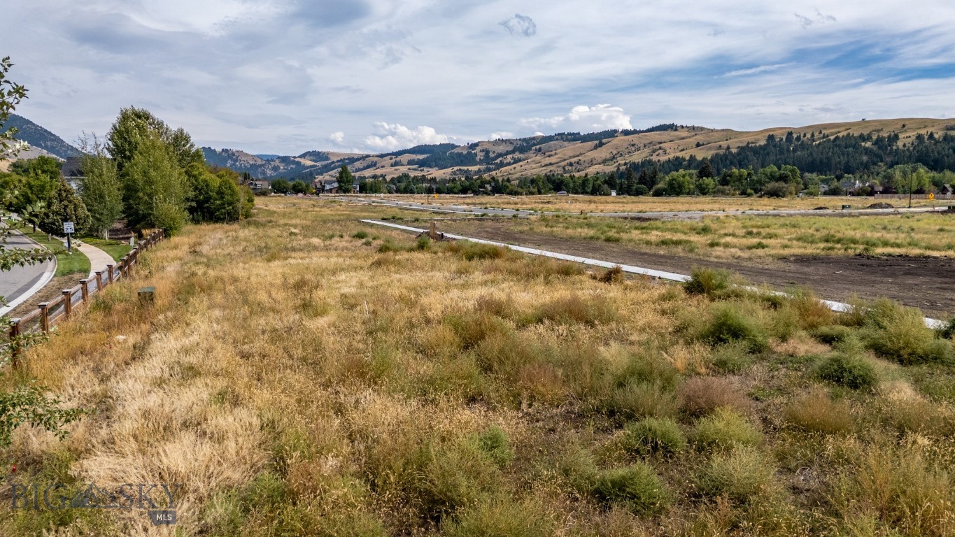 TBD Canyon Gate/Lucy Lane Boulevard
