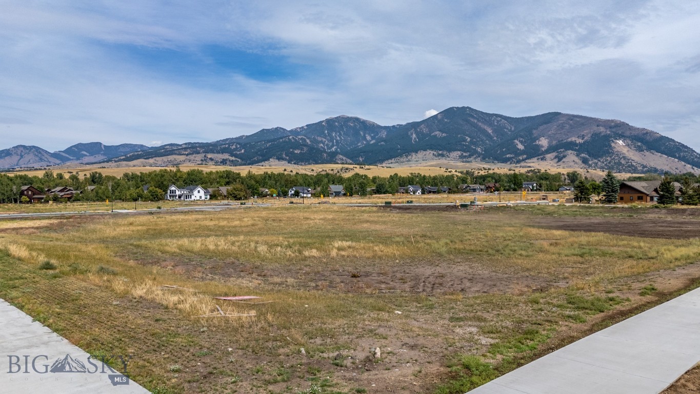 TBD Canyon Gate/Lucy Lane Boulevard