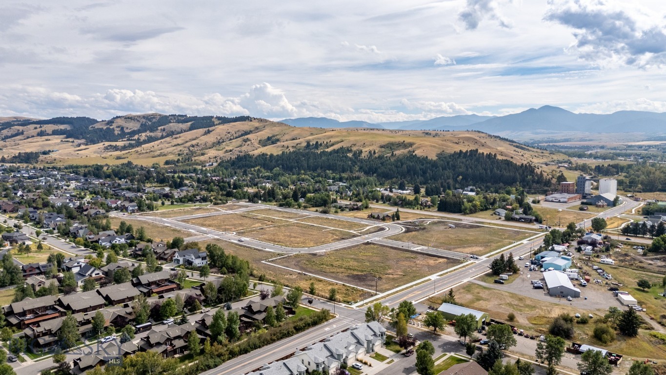 TBD Canyon Gate/Lucy Lane Boulevard