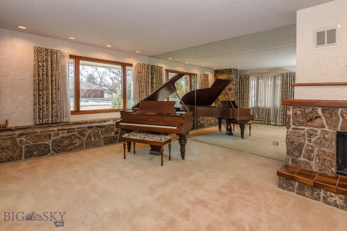 25 Riverside Drive