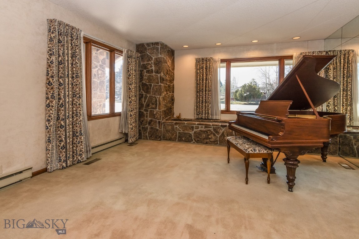 25 Riverside Drive