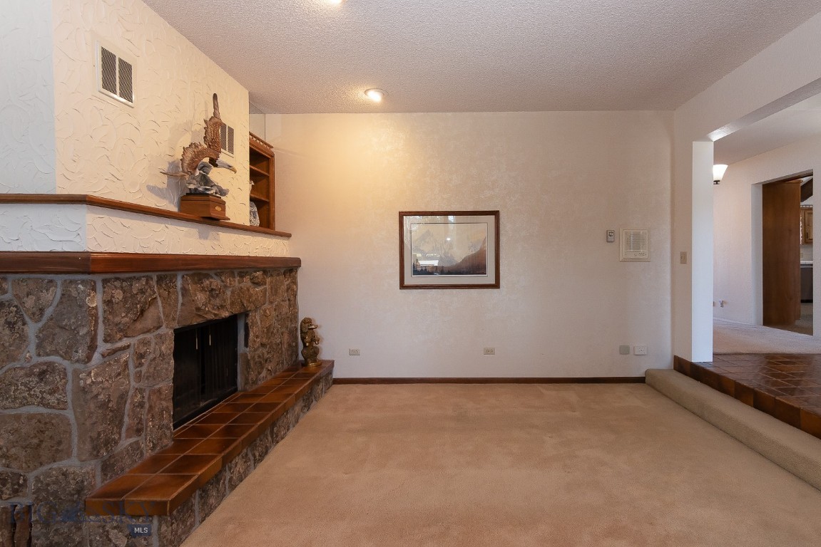 25 Riverside Drive