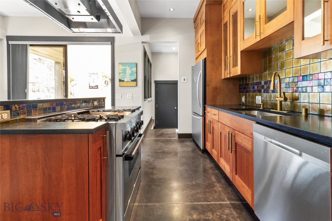 301 N Black Avenue