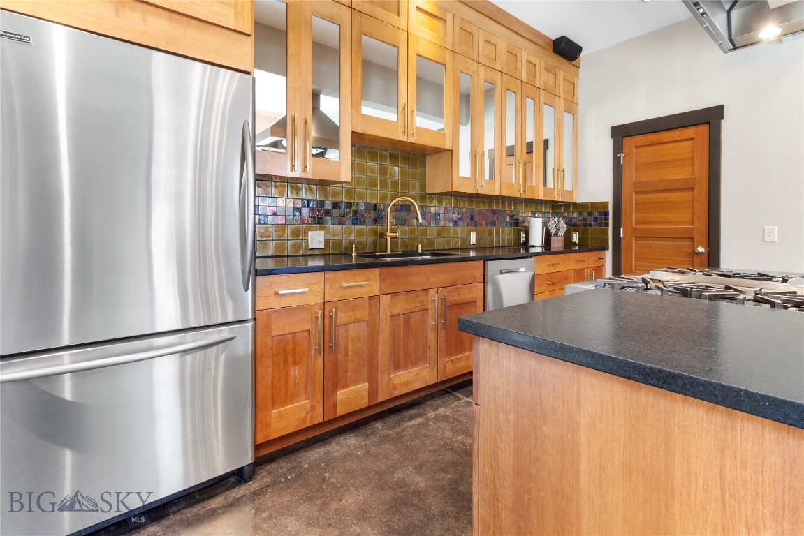 301 N Black Avenue