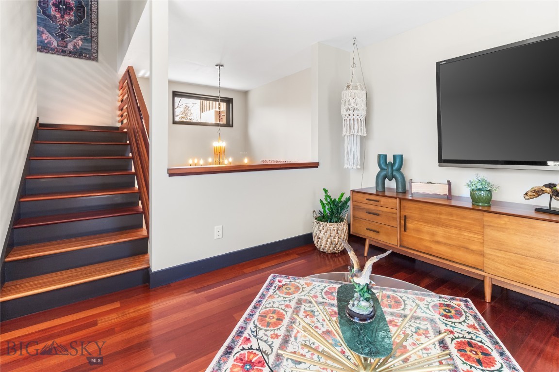 301 N Black Avenue