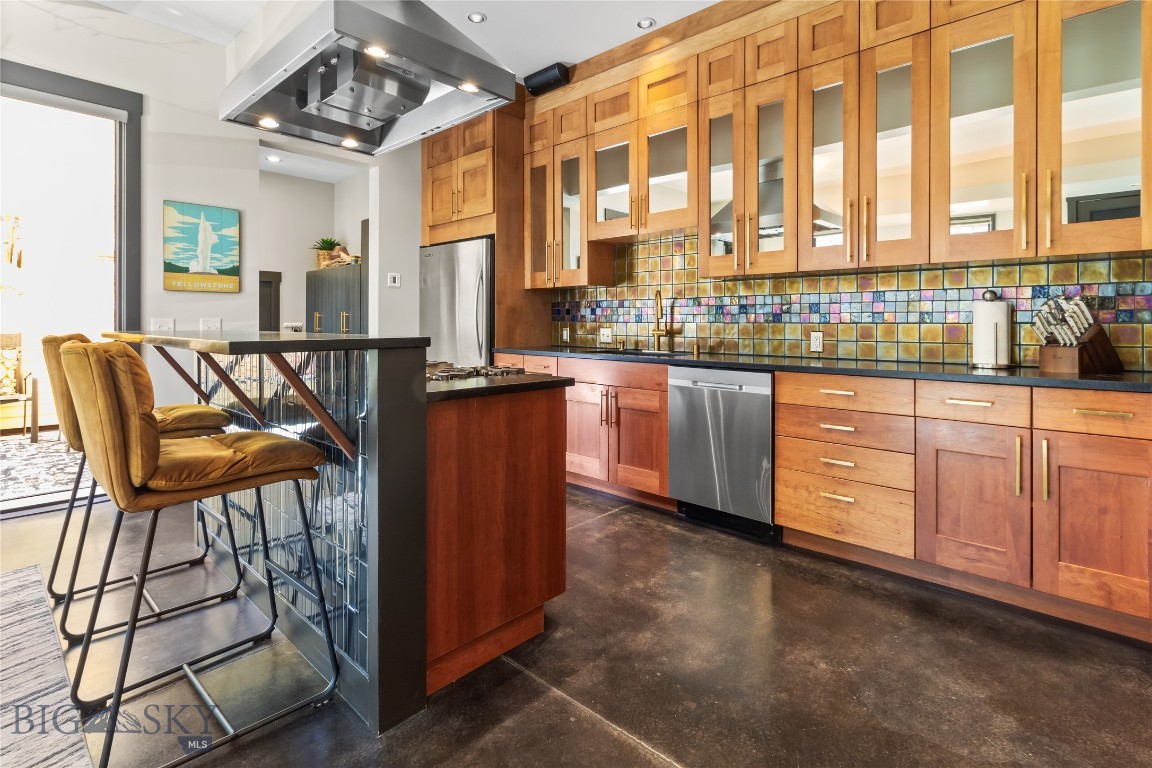301 N Black Avenue