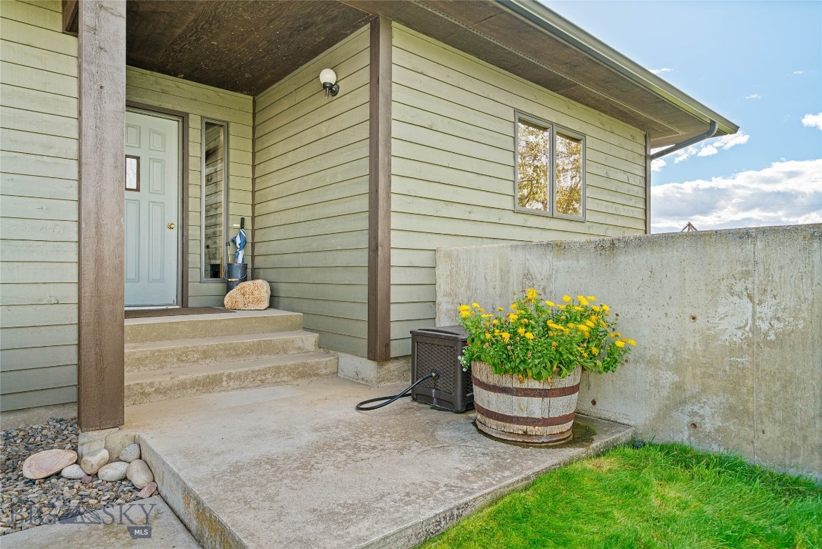 606 Frank Road