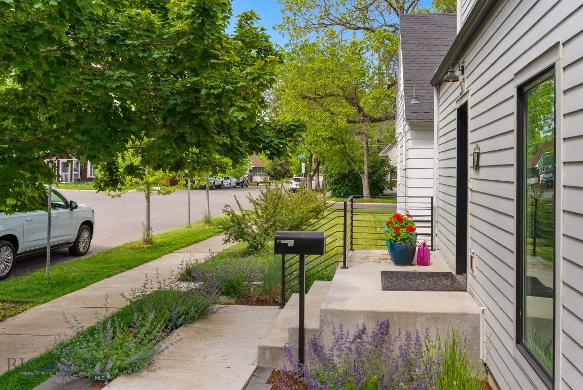 817 W Story Street