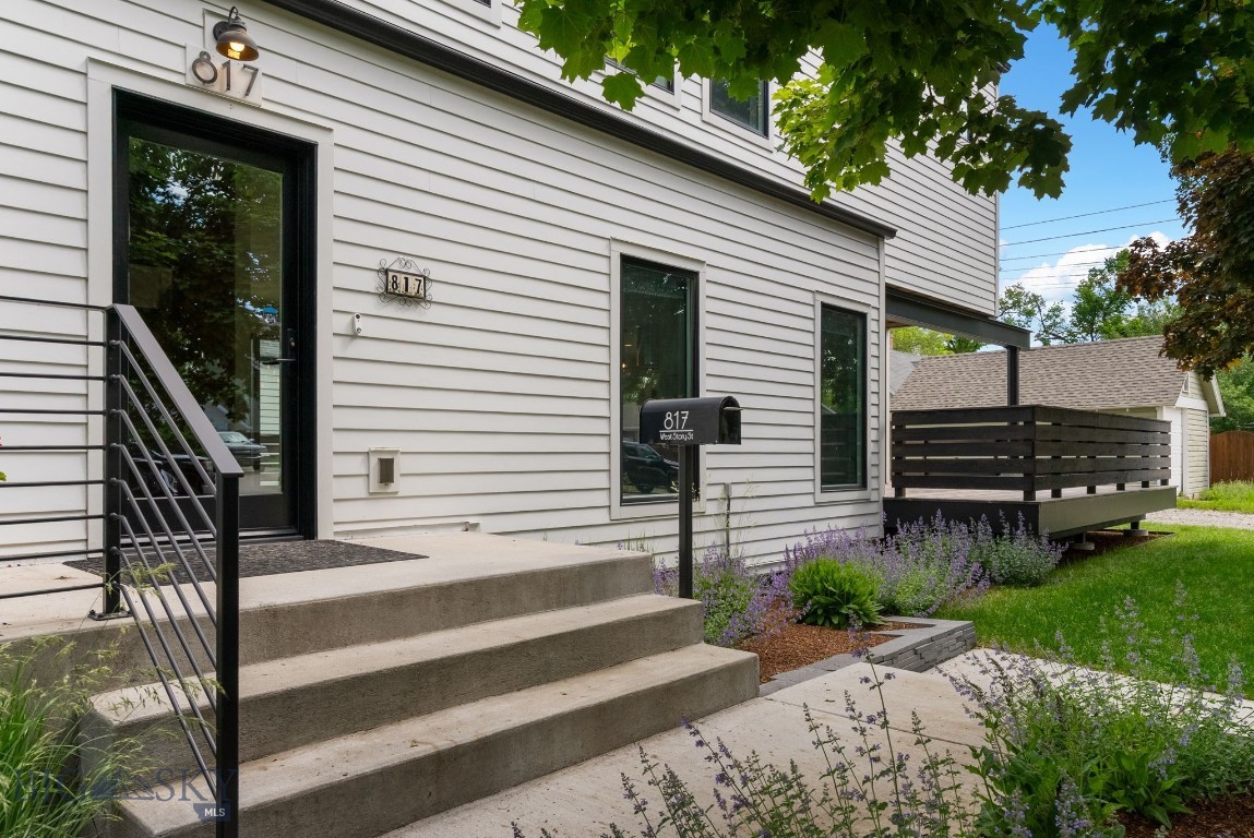 817 W Story Street