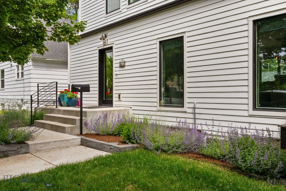 817 W Story Street