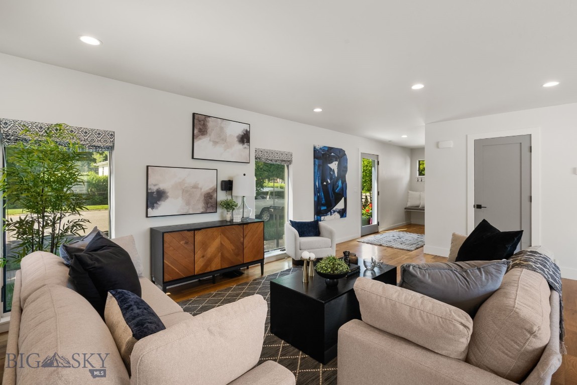 817 W Story Street