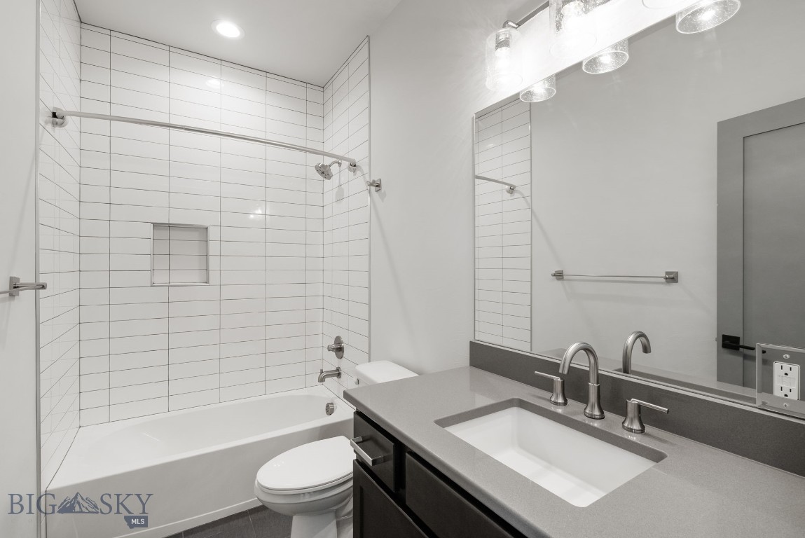 817 W Story Street