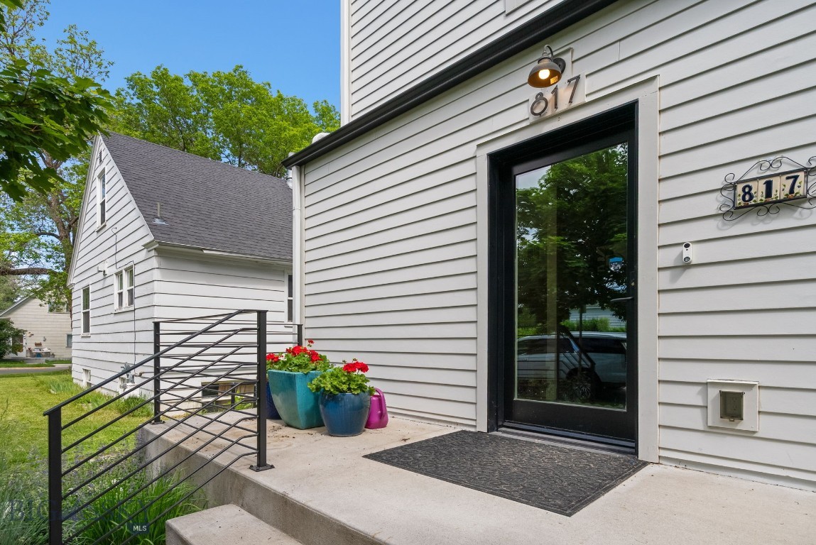 817 W Story Street