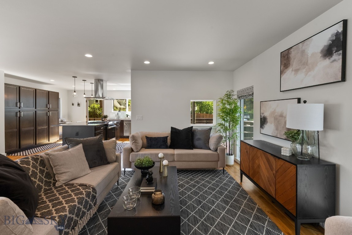 817 W Story Street