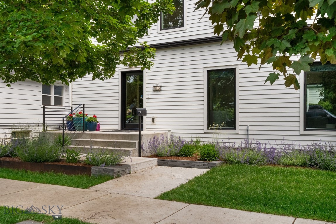 817 W Story Street