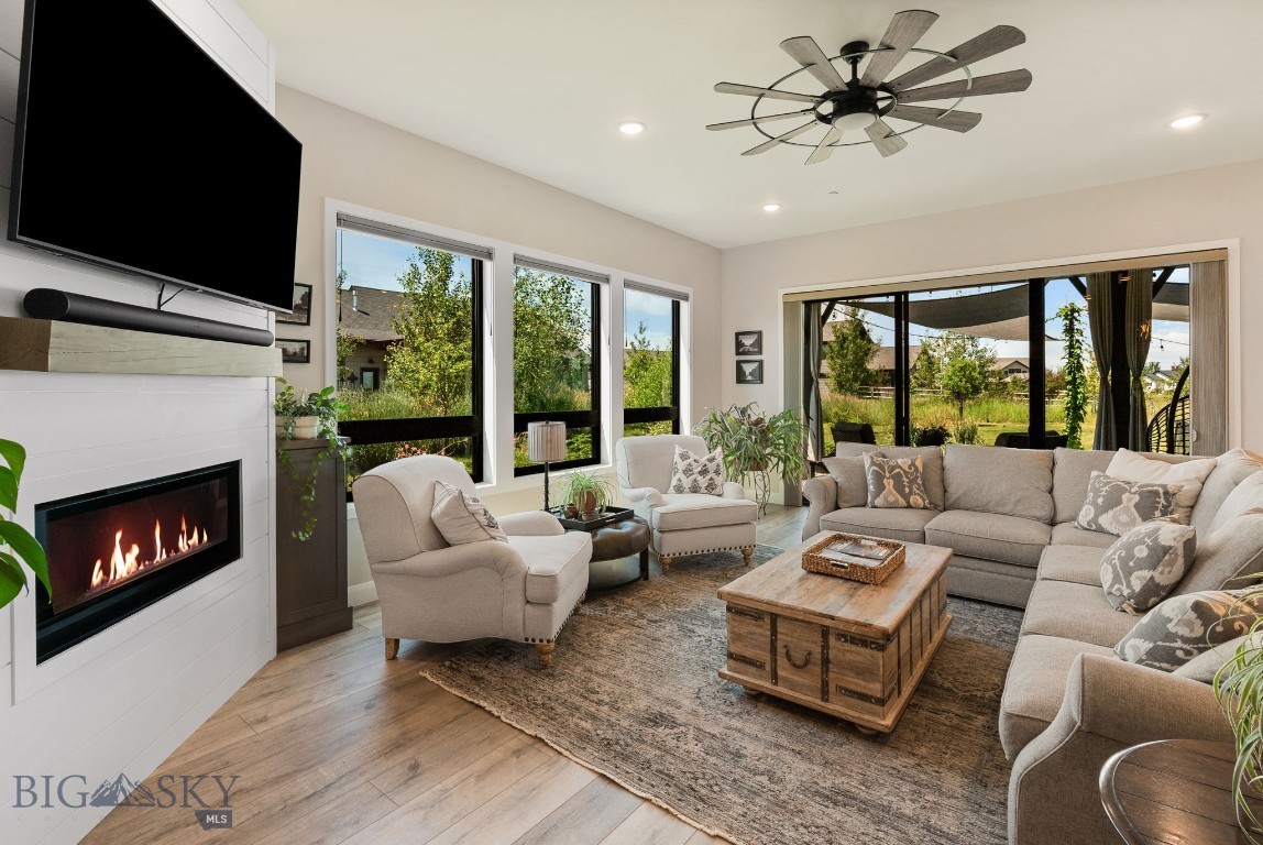 225 Riparian Way