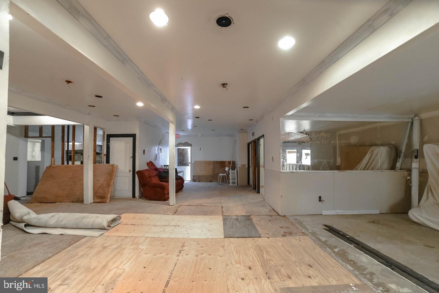 1232 E Mount Harmony Rd