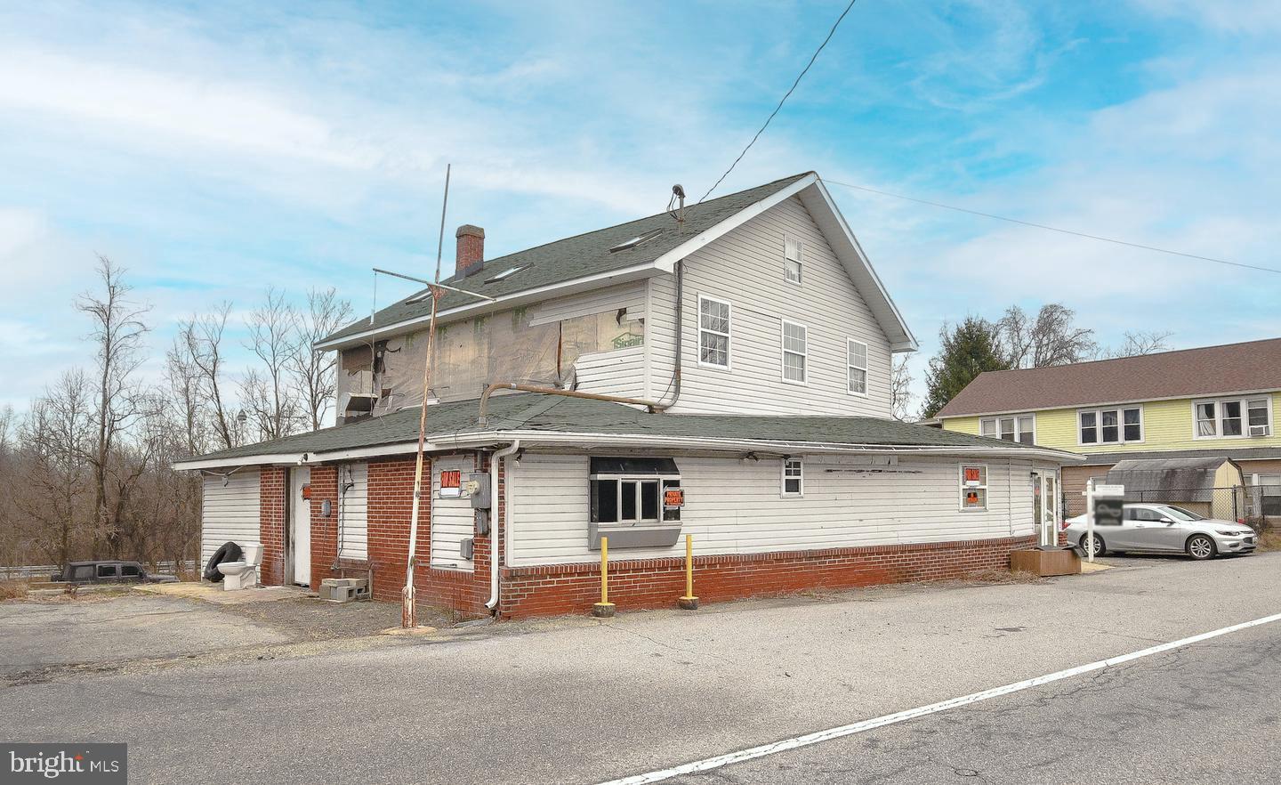 1232 E Mount Harmony Rd