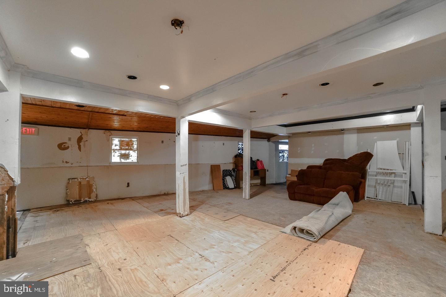 1232 E Mount Harmony Rd