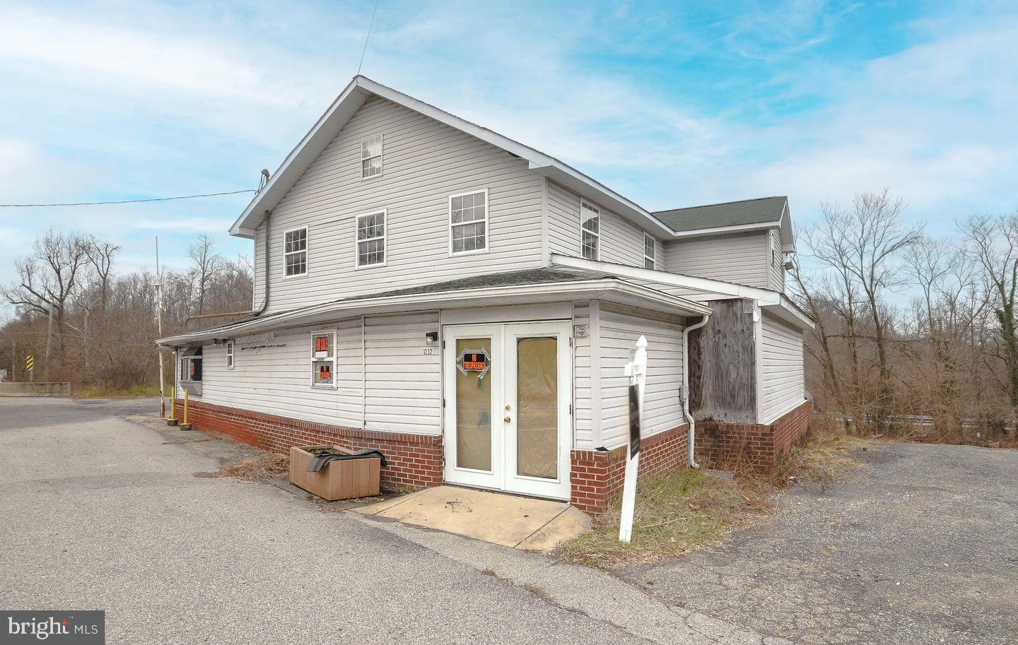 1232 E Mount Harmony Rd