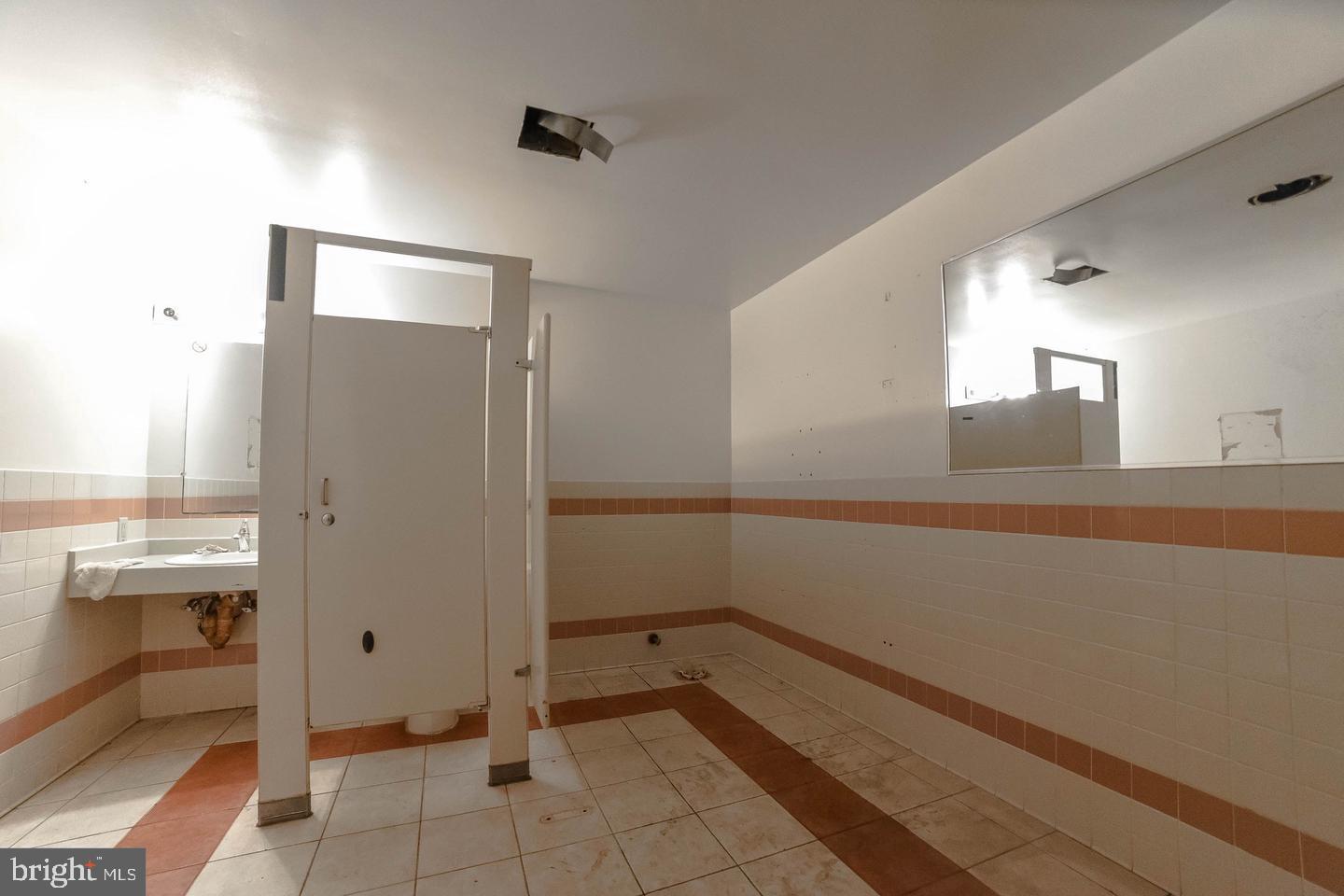 1232 E Mount Harmony Rd