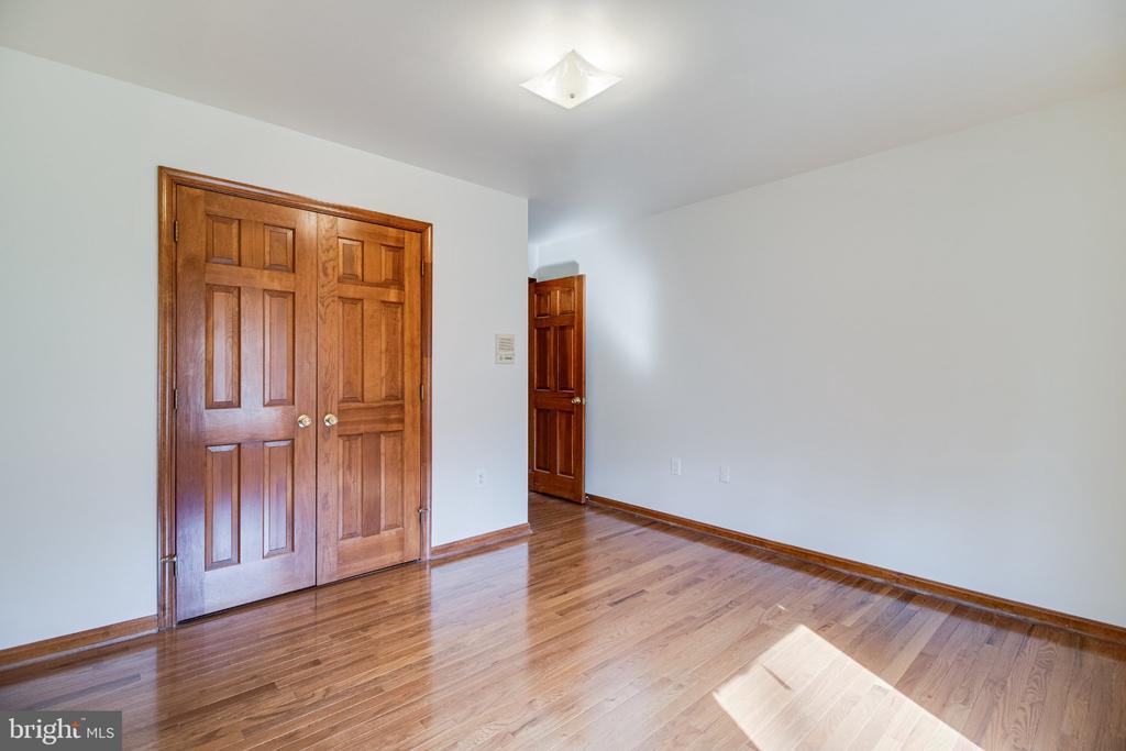 5620 SERENITY LANE