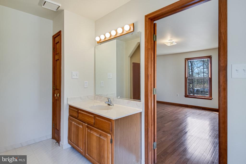 5620 SERENITY LANE
