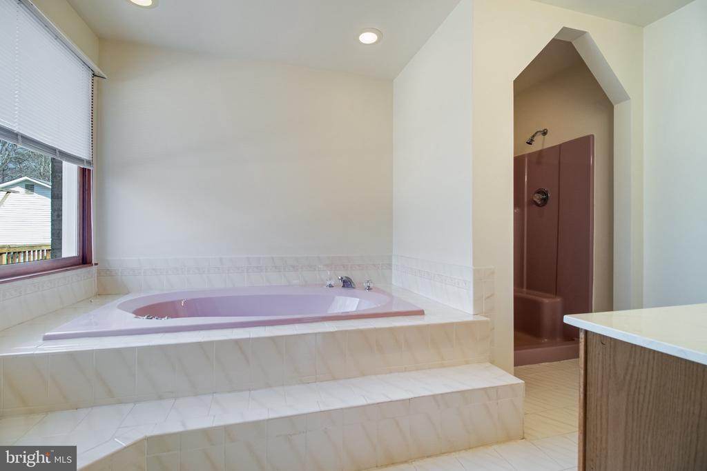 5620 SERENITY LANE