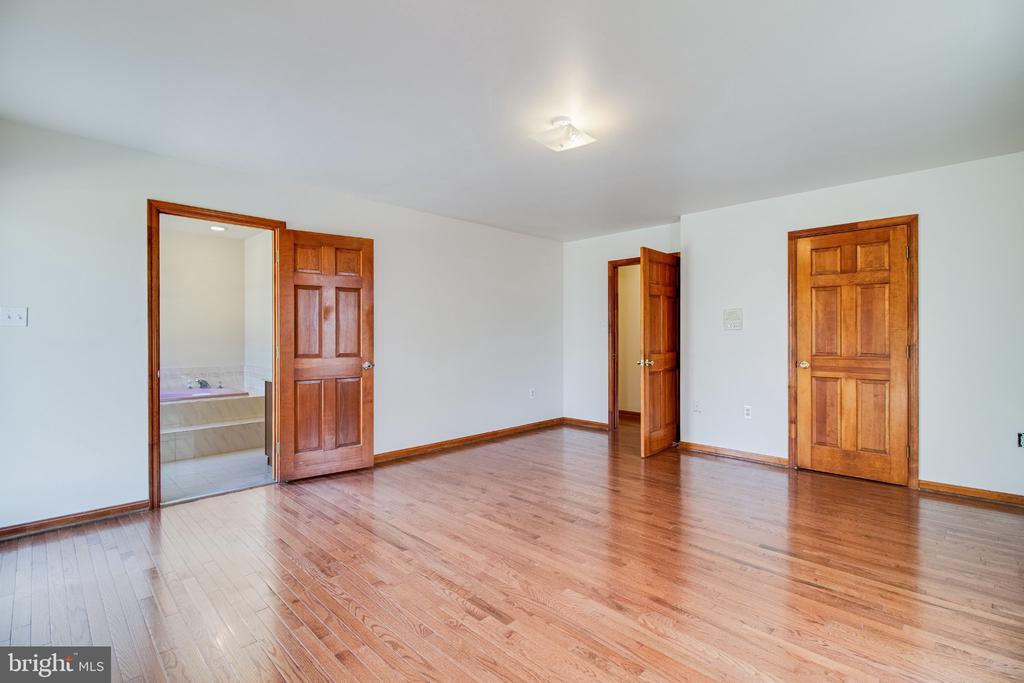 5620 SERENITY LANE