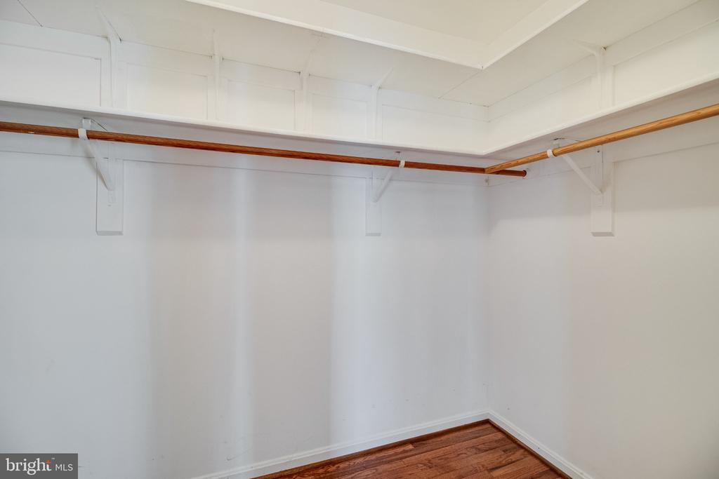 5620 SERENITY LANE