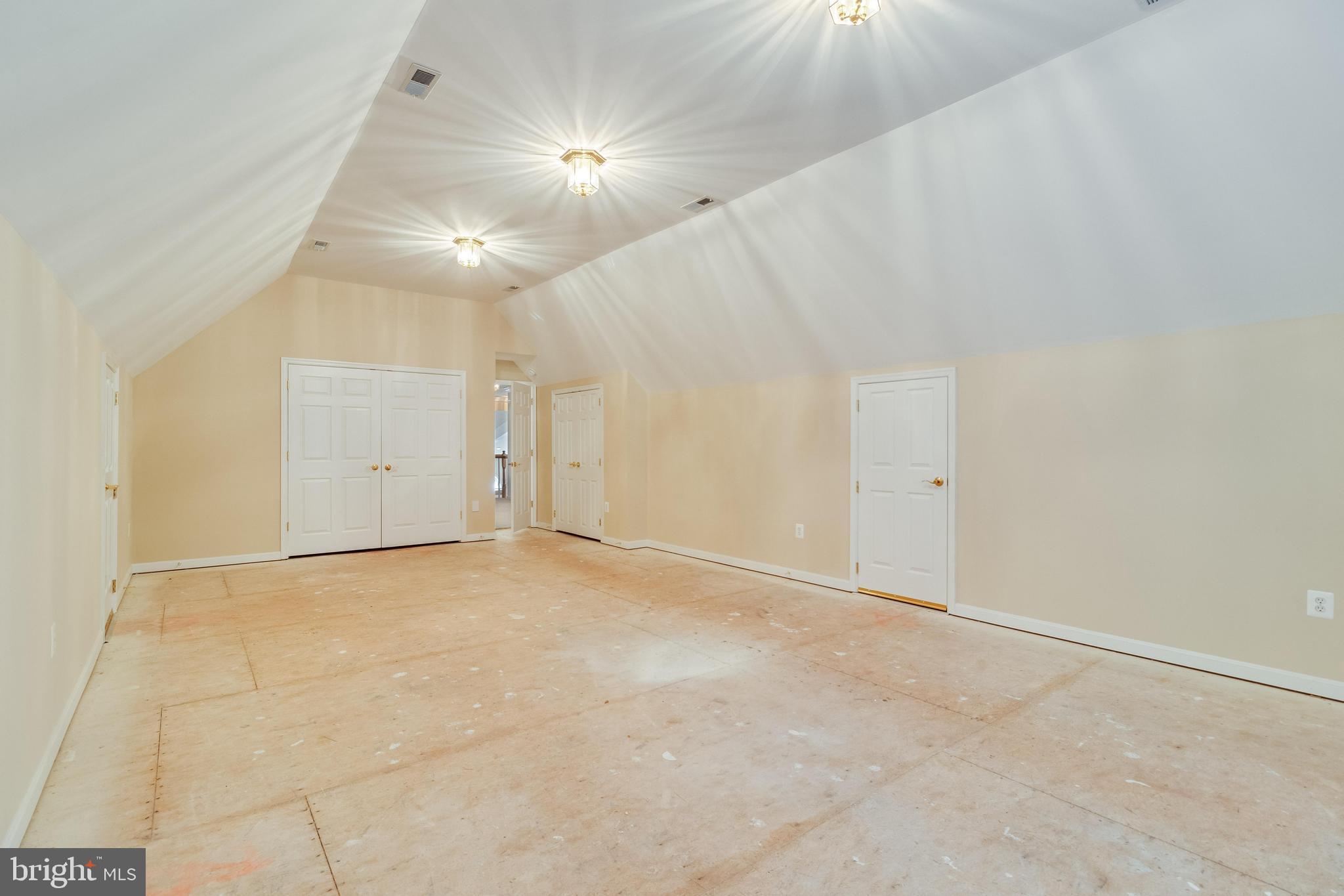 17587 Whitestone Dr