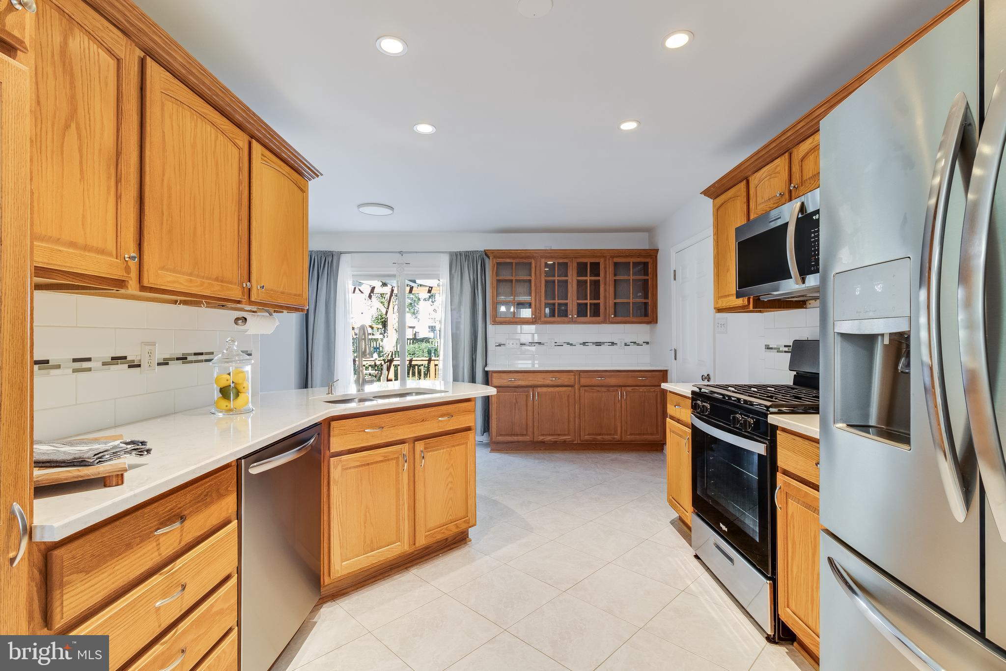 22140 Goldenrod