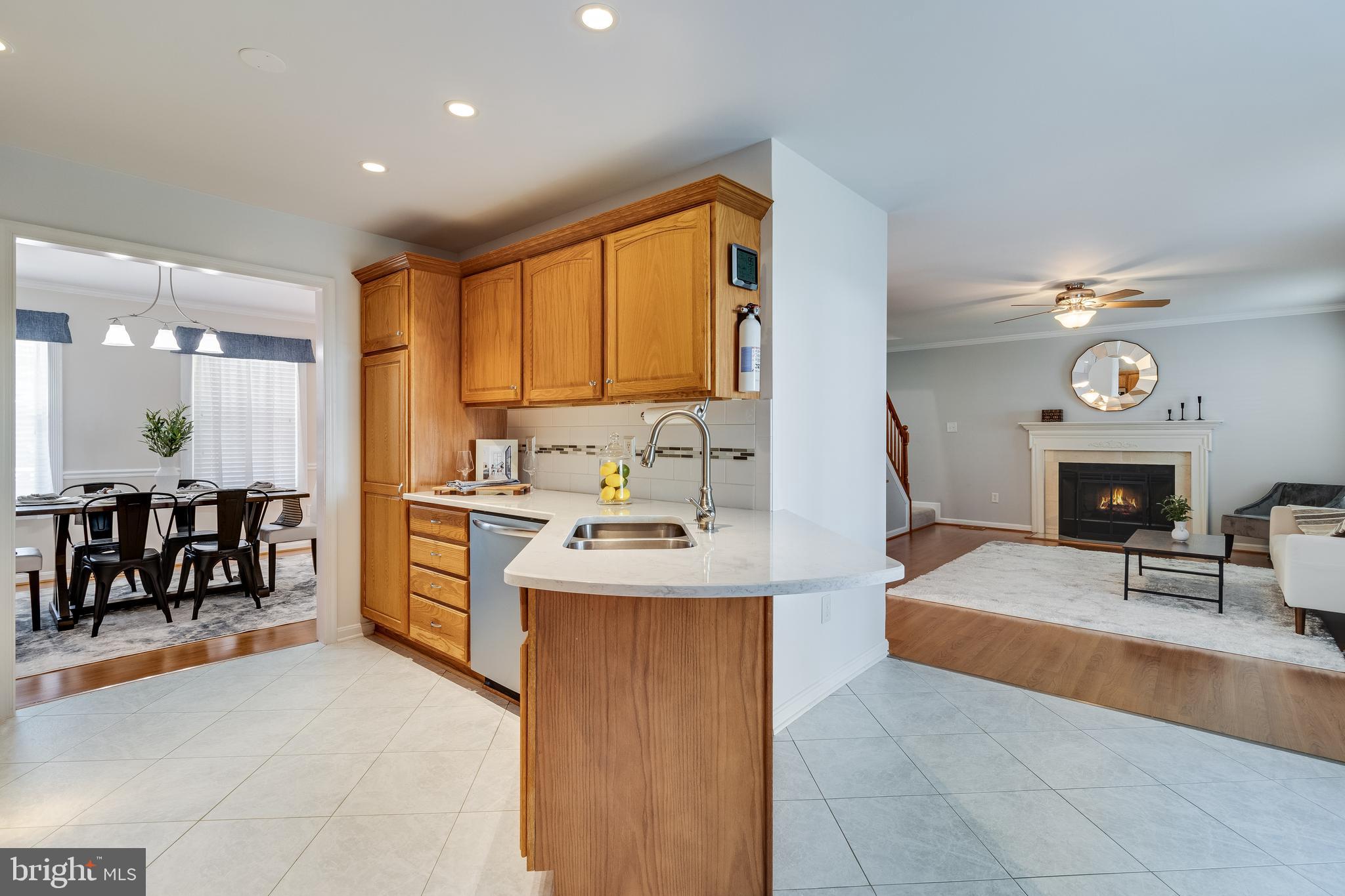22140 Goldenrod