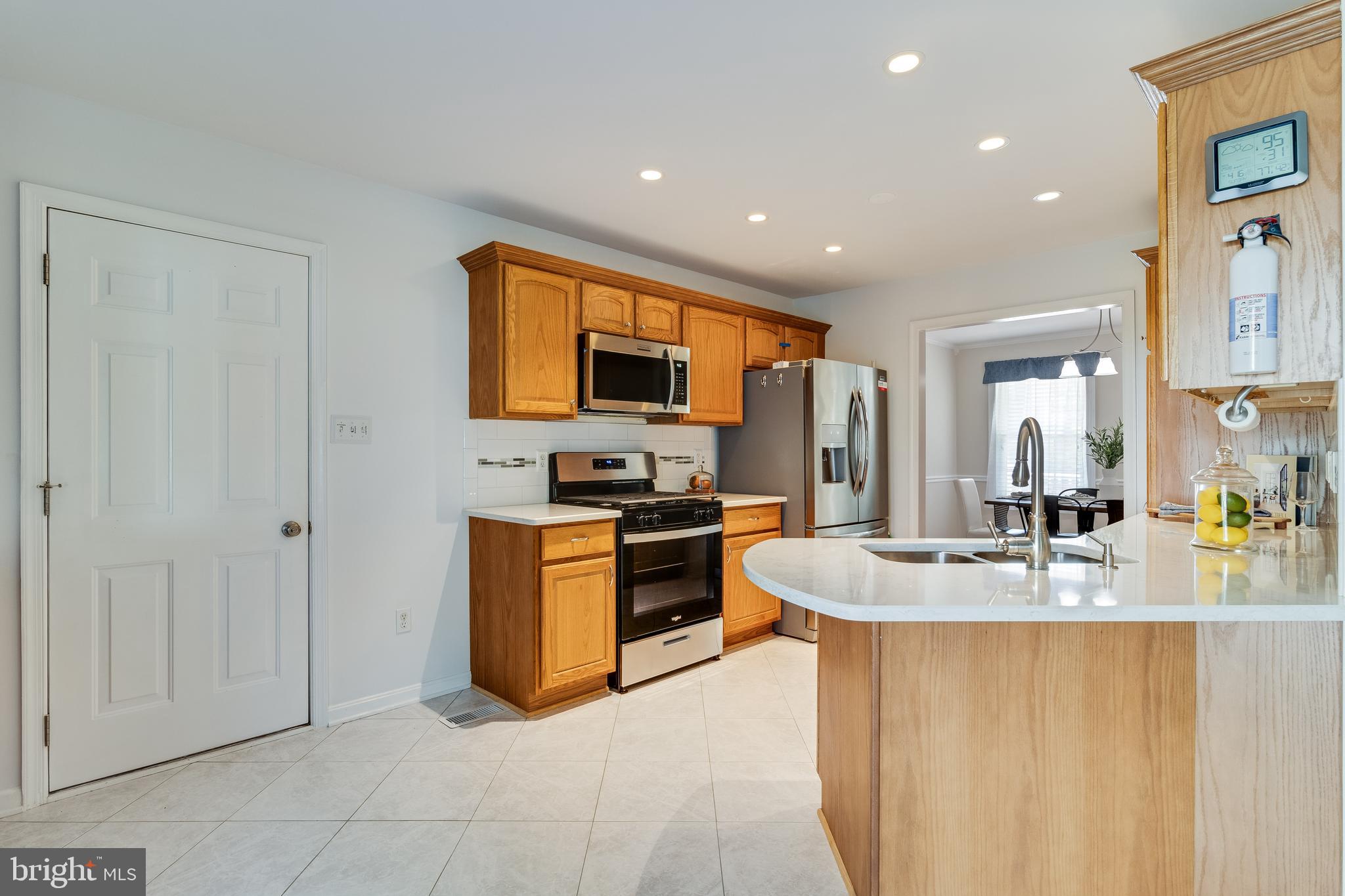 22140 Goldenrod