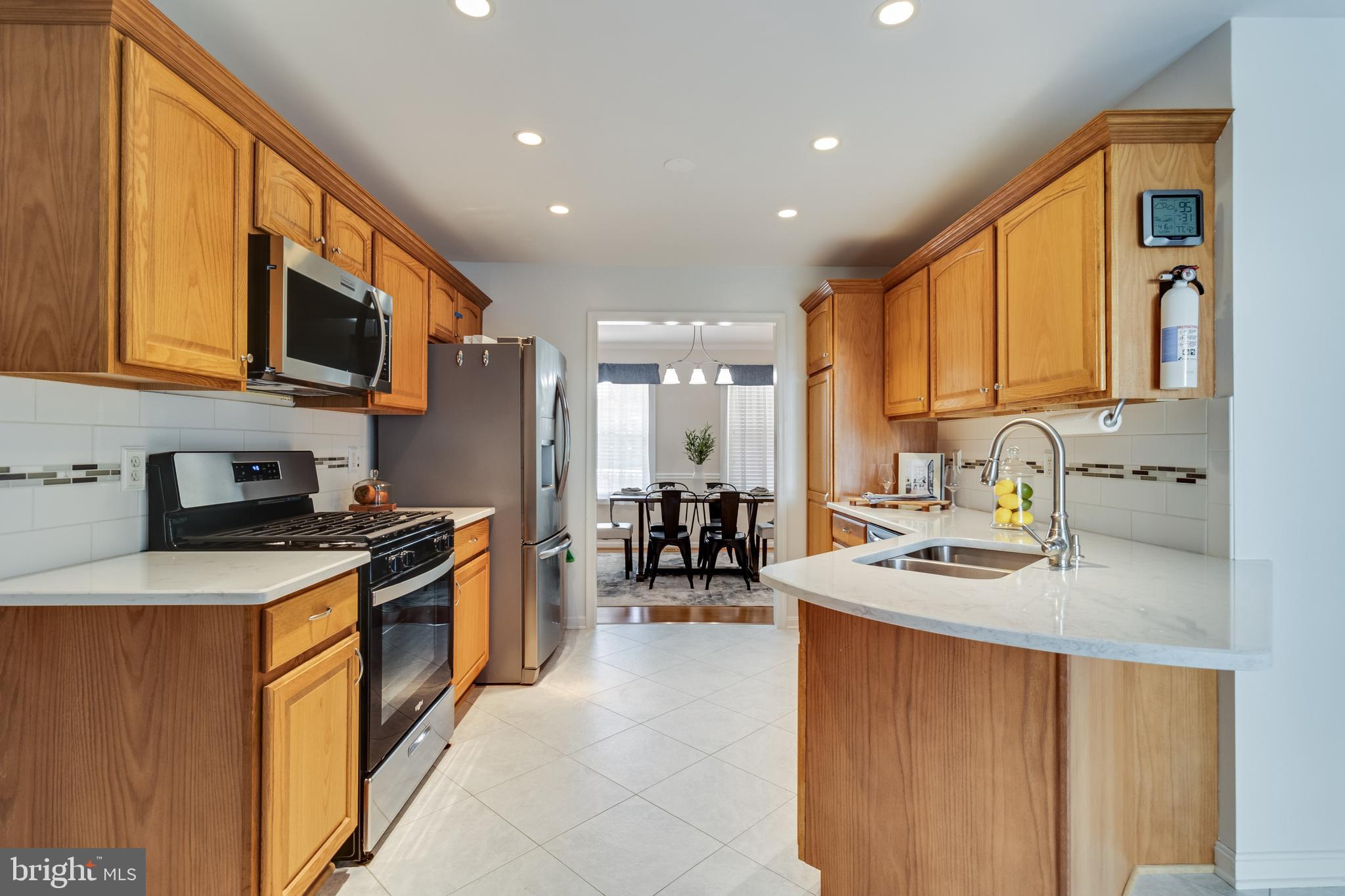 22140 Goldenrod