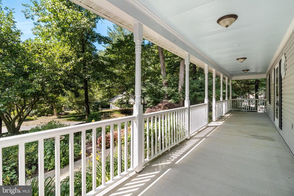 23284 Hickory Hollow Ln