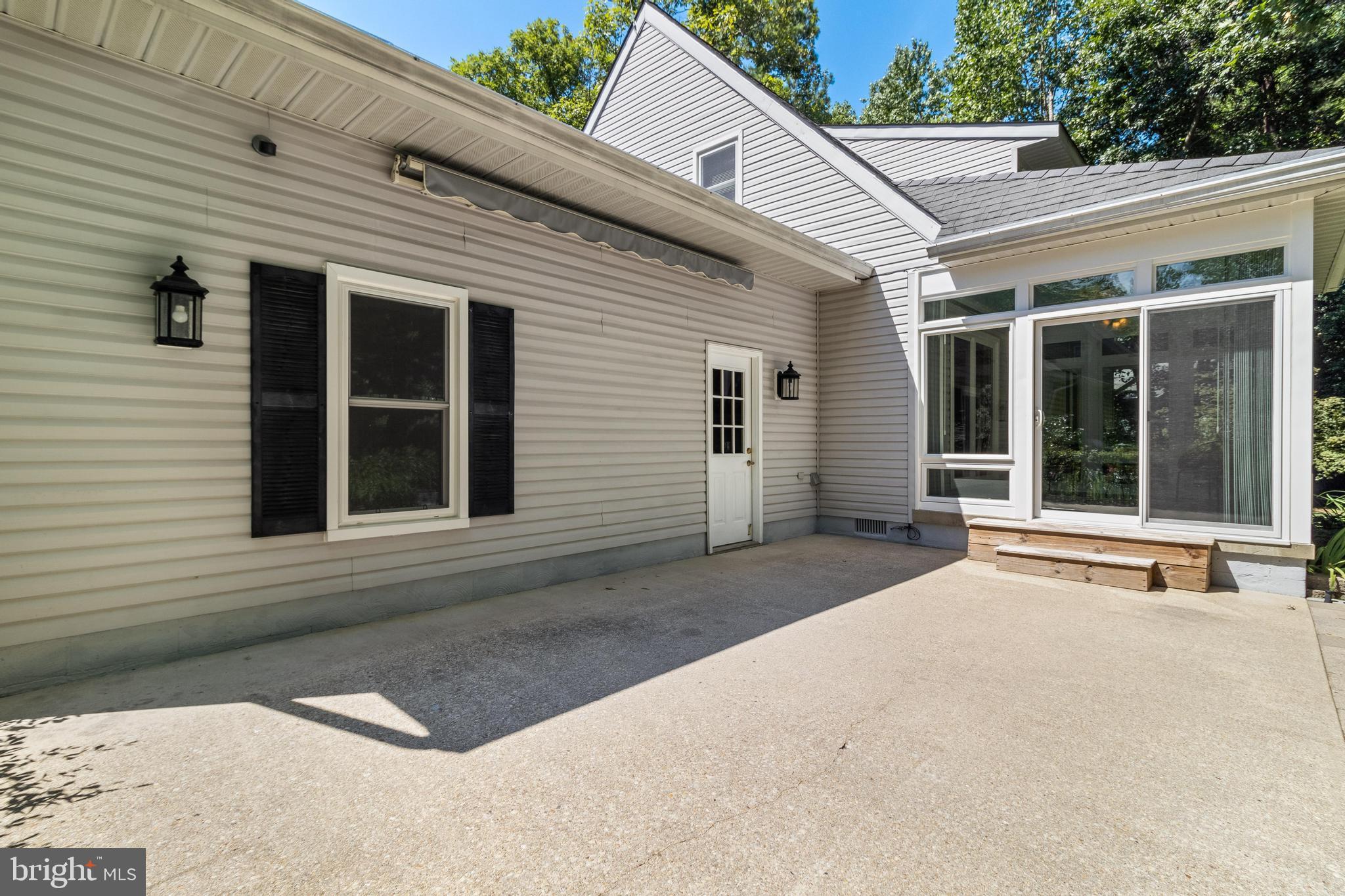 23284 Hickory Hollow Ln