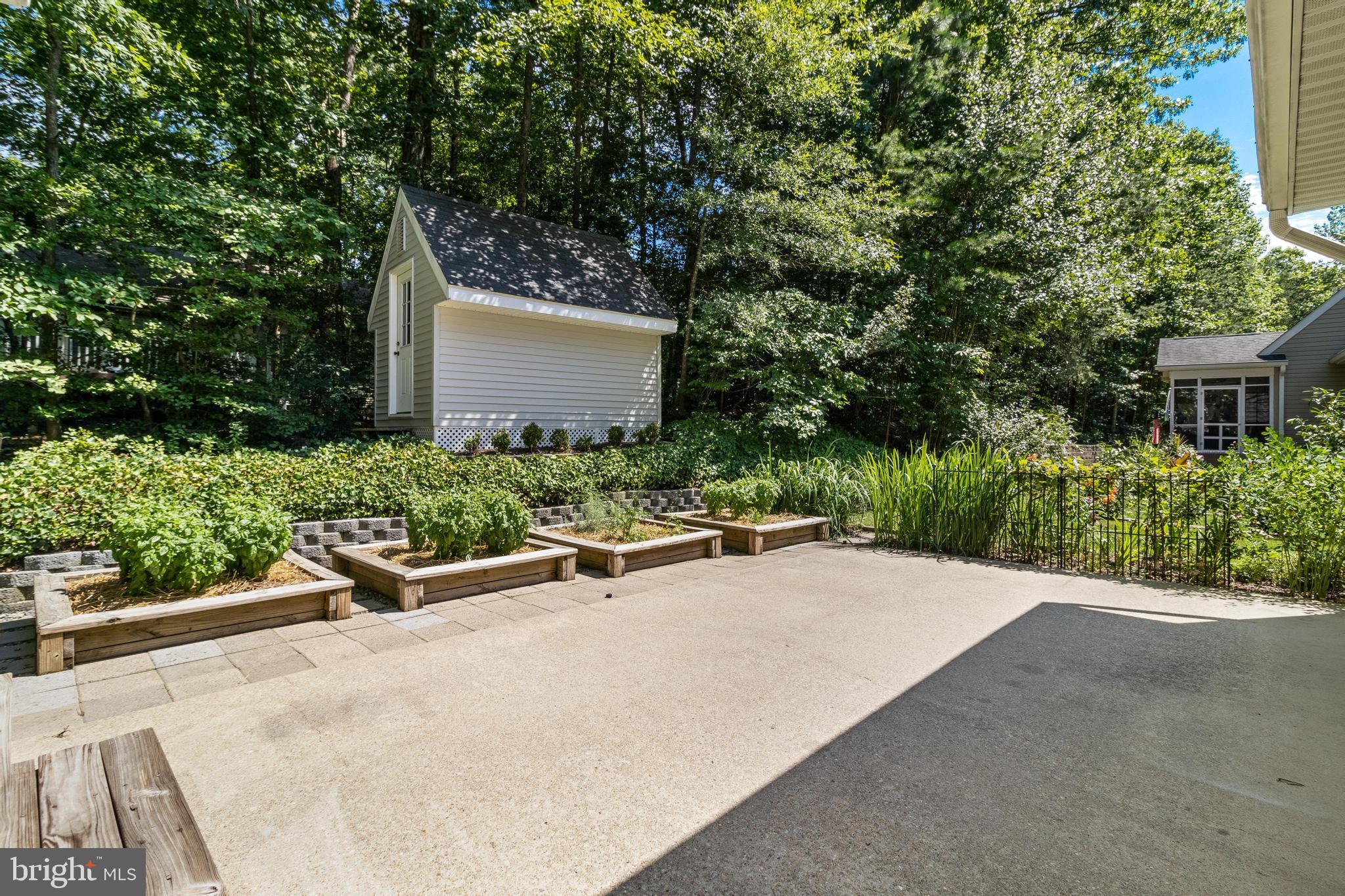 23284 Hickory Hollow Ln