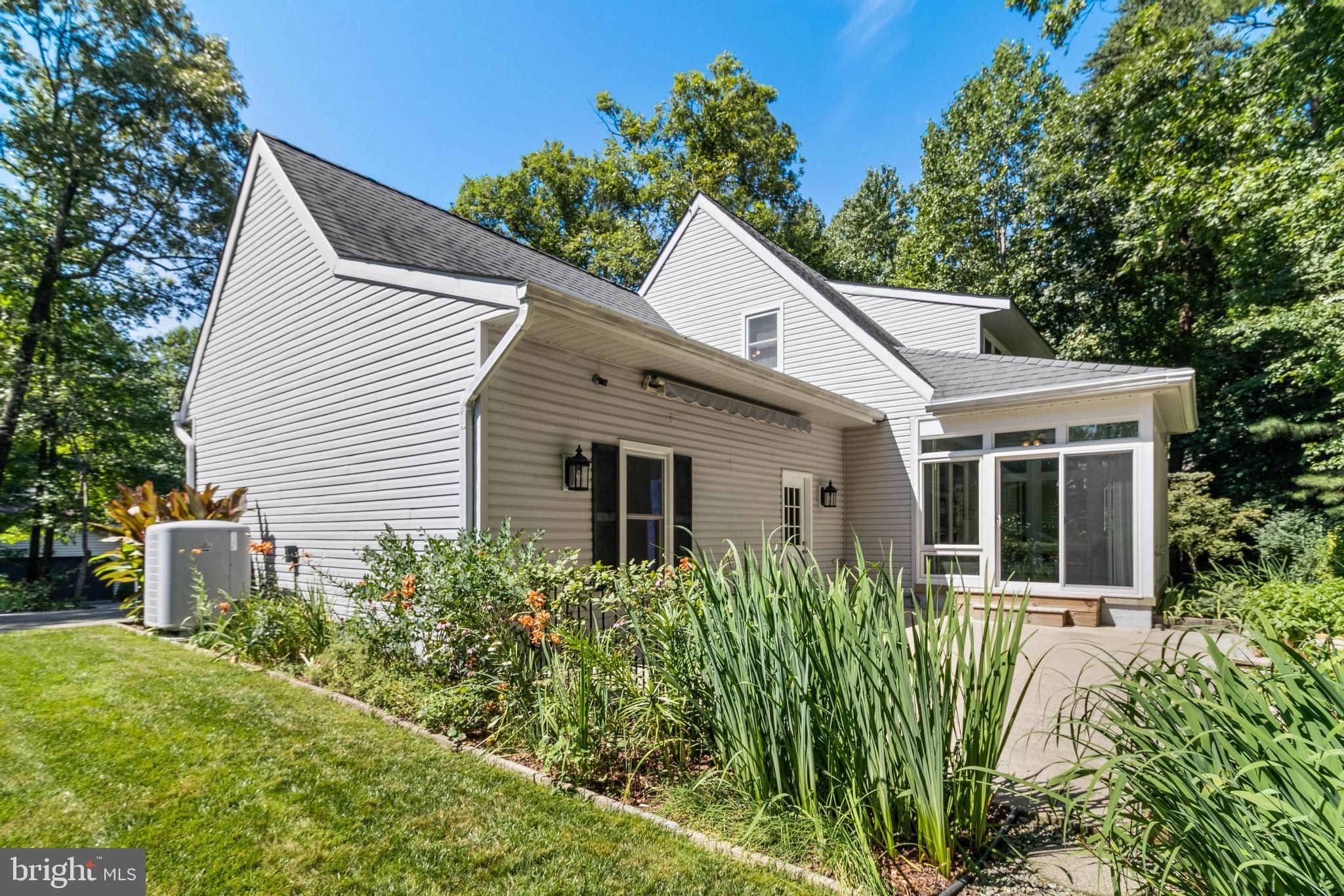 23284 Hickory Hollow Ln