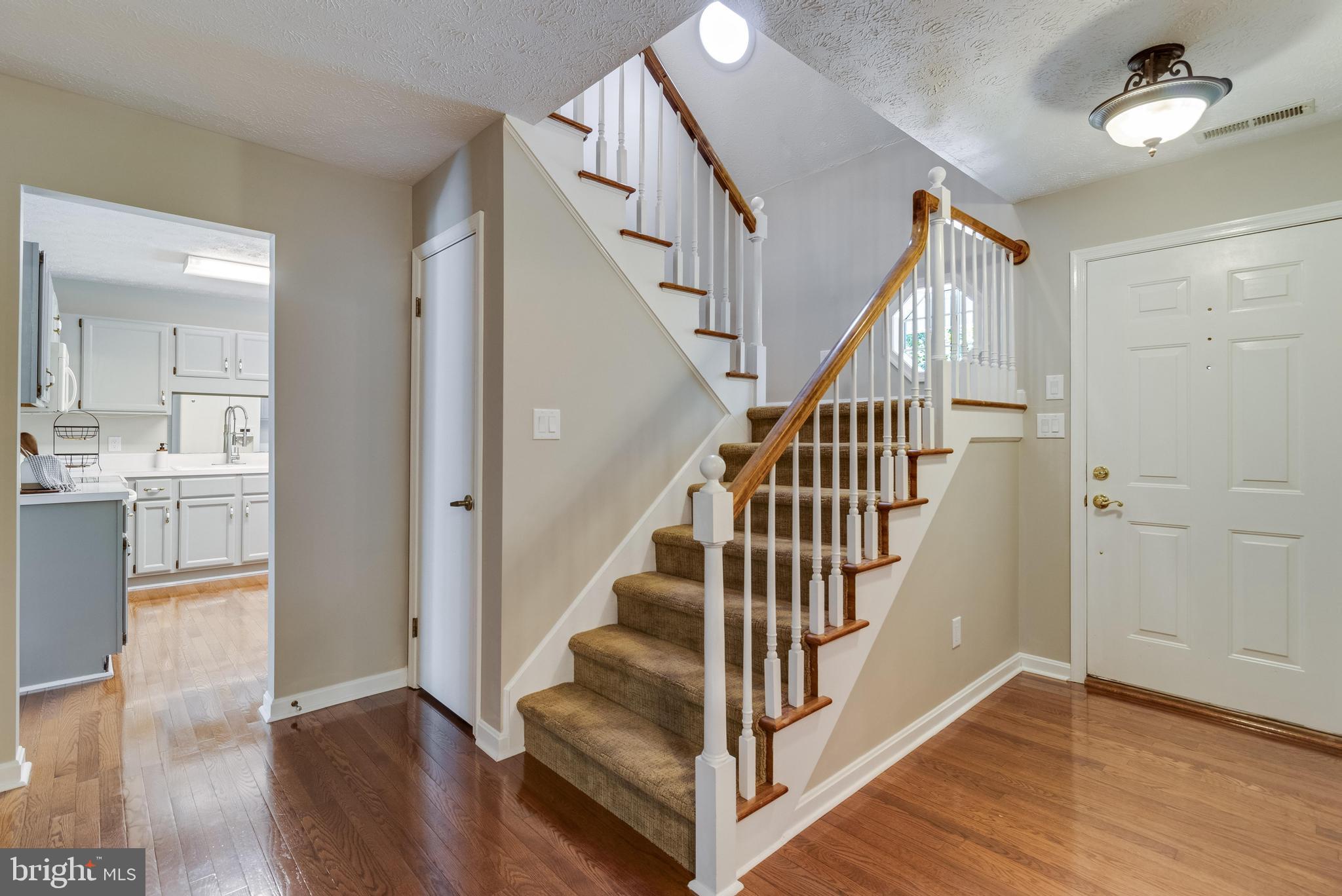 23284 Hickory Hollow Ln