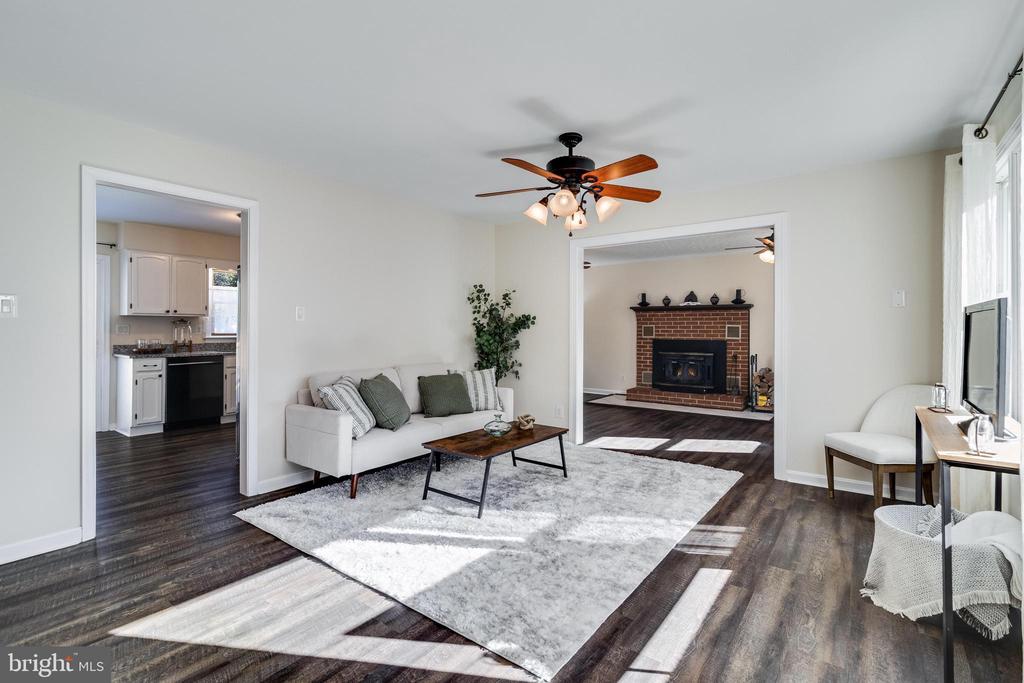 23302 LAKEVIEW DR