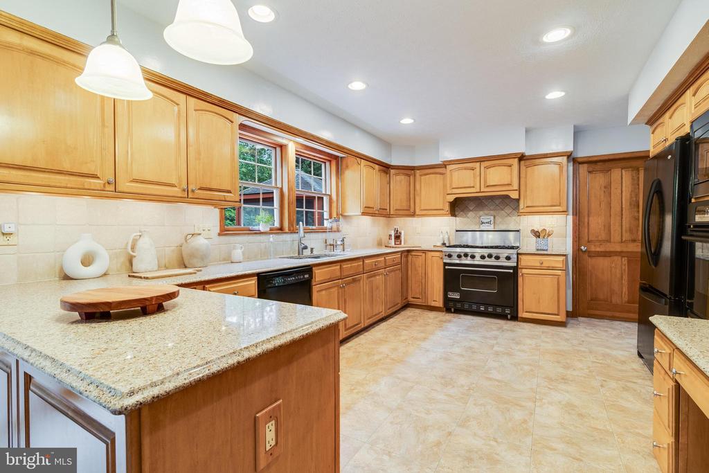 23098 Sweetbay Ln