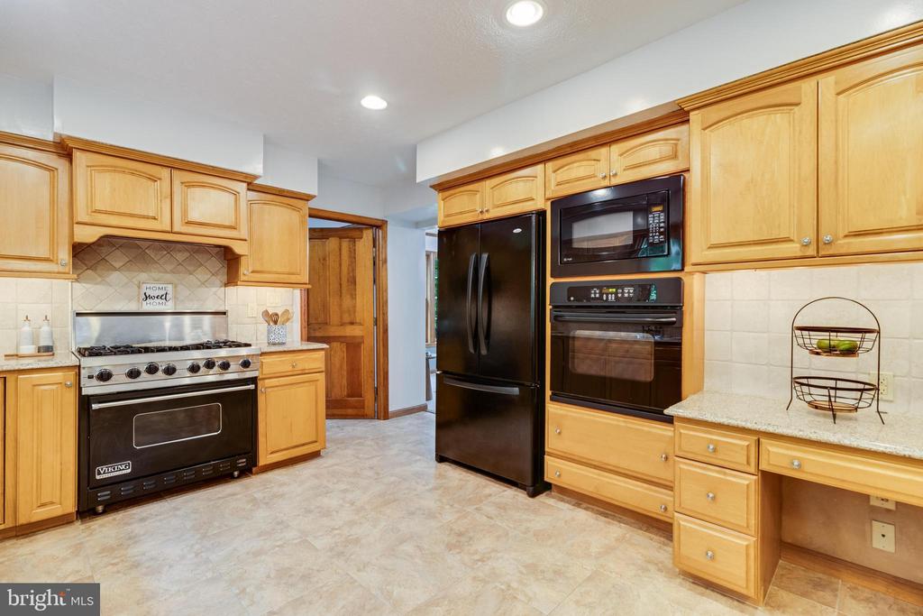 23098 Sweetbay Ln